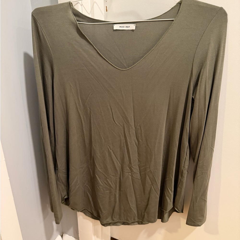 Mod Ref Olive V-Neck Long Sleeve Top